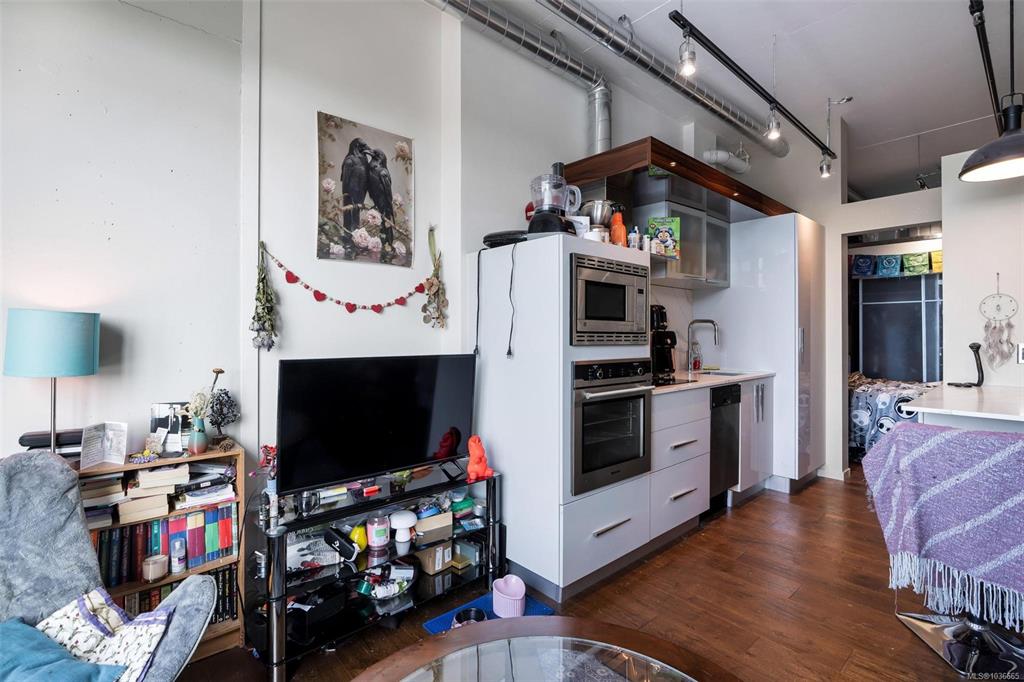 Fifth View of 1029 View St, Victoria, BC, V8V 0C9