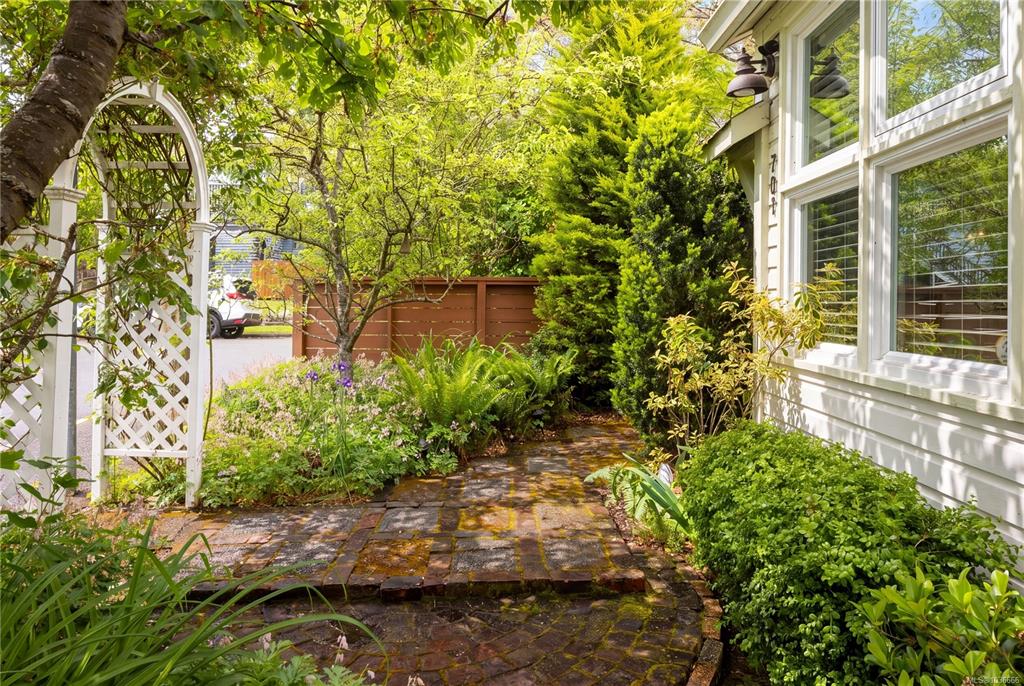 701 Connaught Rd, 1036666, BC,