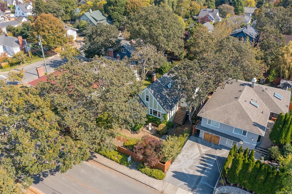 Fourth View of 1959 Hampshire Rd, Oak Bay, BC, V8R 5T9