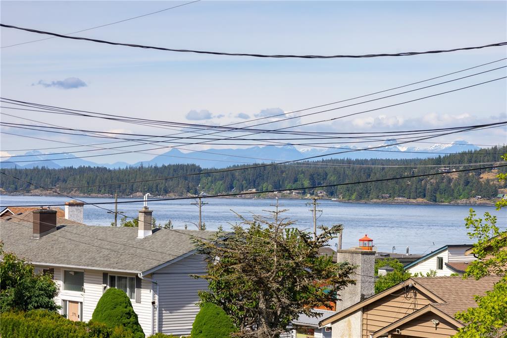 Third View of 566 Thulin St, Campbell River, BC, V9W 2L1