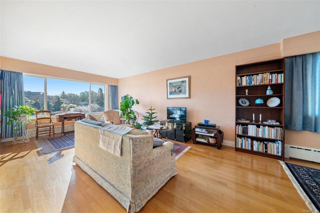 Fourth View of 1270 Beach Dr, Vista Towers, Oak Bay, BC, V8S 2N3