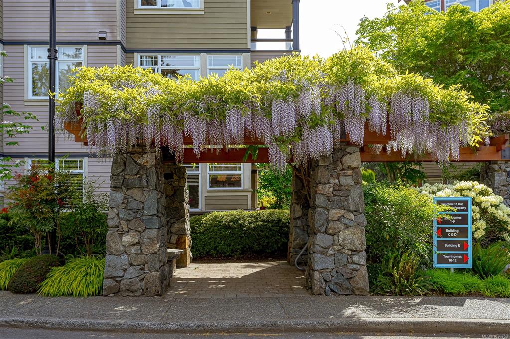 Third View of 1115 Craigflower Rd, Esquimalt, BC, V9A 7R1
