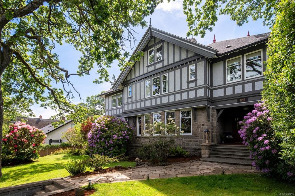 Third View of 1566 Hampshire Rd, Oak Bay, BC, V8R 5T5