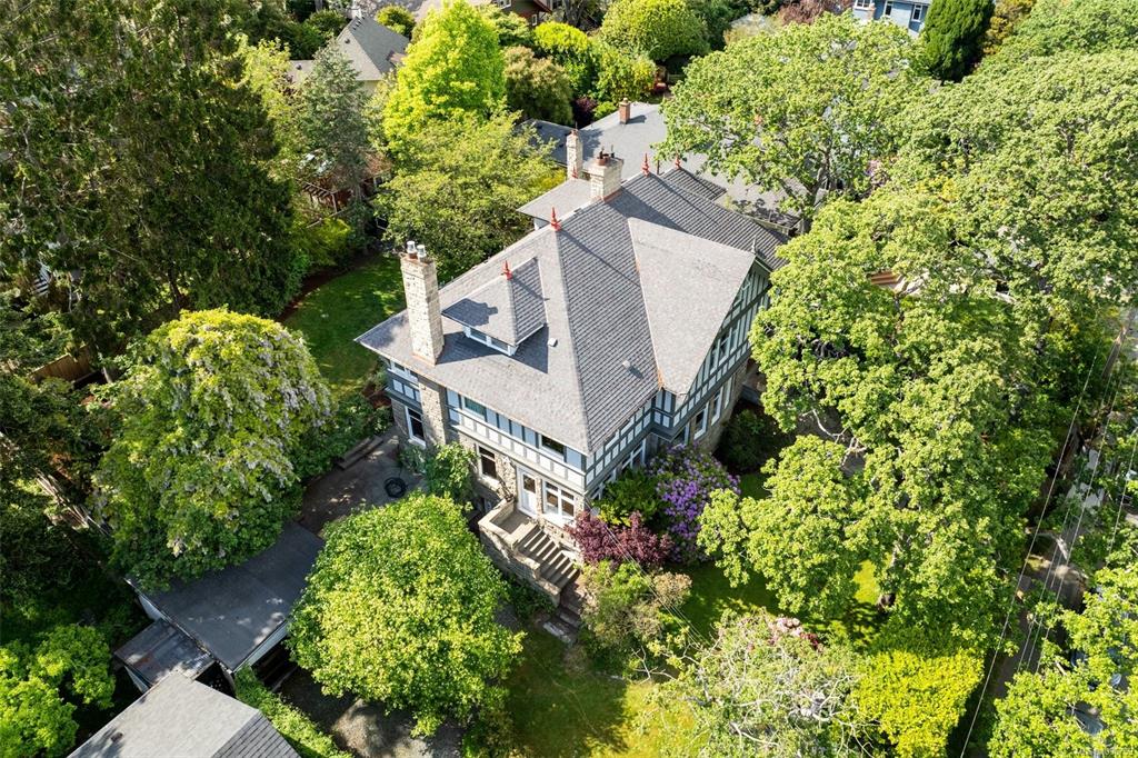 Fourth View of 1566 Hampshire Rd, Oak Bay, BC, V8R 5T5