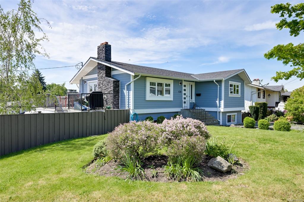 Fourth View of 670 Polyanthus Cres, Saanich, BC, V8P 4H4