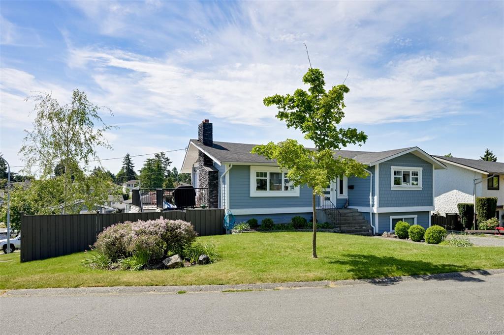 Fifth View of 670 Polyanthus Cres, Saanich, BC, V8P 4H4