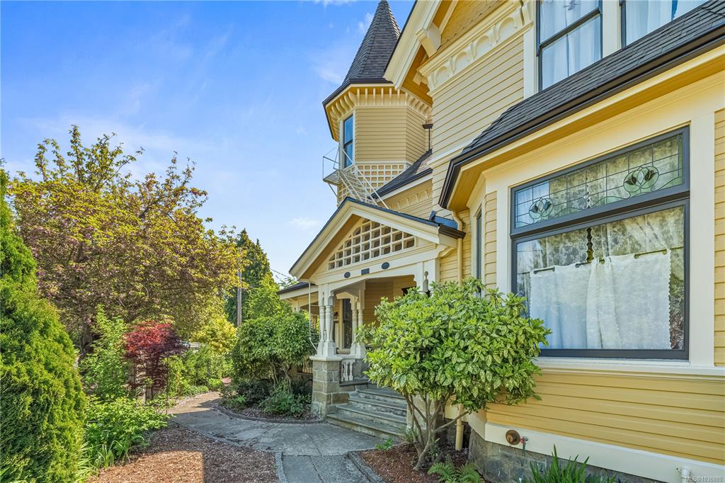 Fourth View of 1171 Rockland Ave, Victoria, BC, V8V 3H8