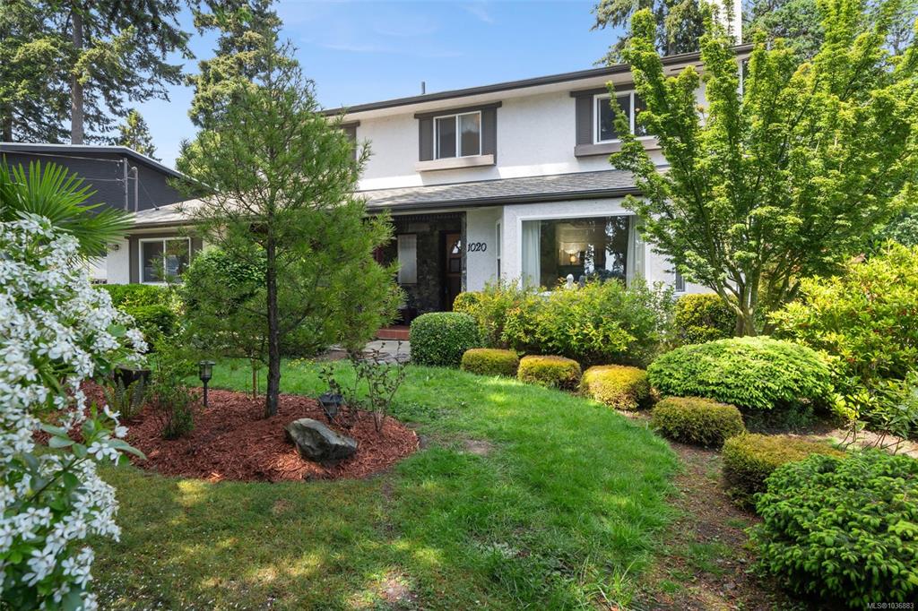 Third View of 1020 Lucas Ave, Saanich, BC, V8X 3P7