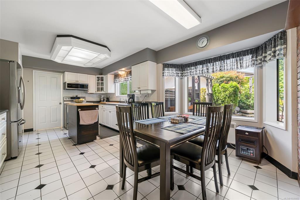 Fifth View of 1020 Lucas Ave, Saanich, BC, V8X 3P7