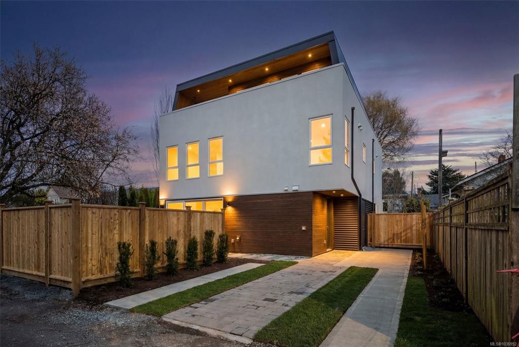 Third View of 920 Island Rd, Oak Bay, BC, V8S 2T9