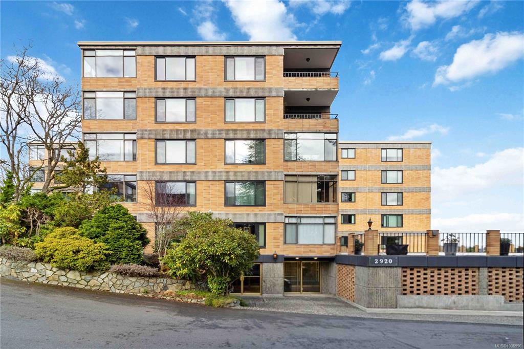 Third View of 2920 Cook St, Spencer Castle, Victoria, BC, V8T 3S7