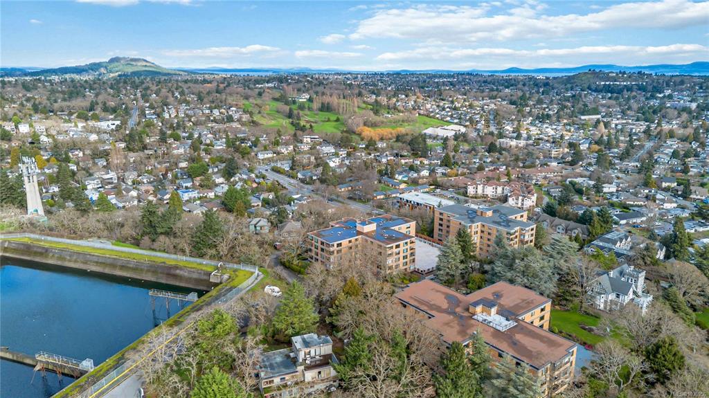 Fifth View of 2920 Cook St, Spencer Castle, Victoria, BC, V8T 3S7