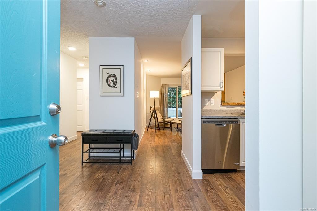 Fifth View of 2710 Grosvenor Rd, The Grosvenor, Victoria, BC, V8T 3M9