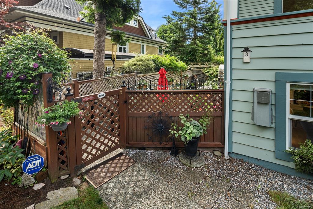 Second View of 1425 Richardson St, Victoria, BC, V9S 1R1