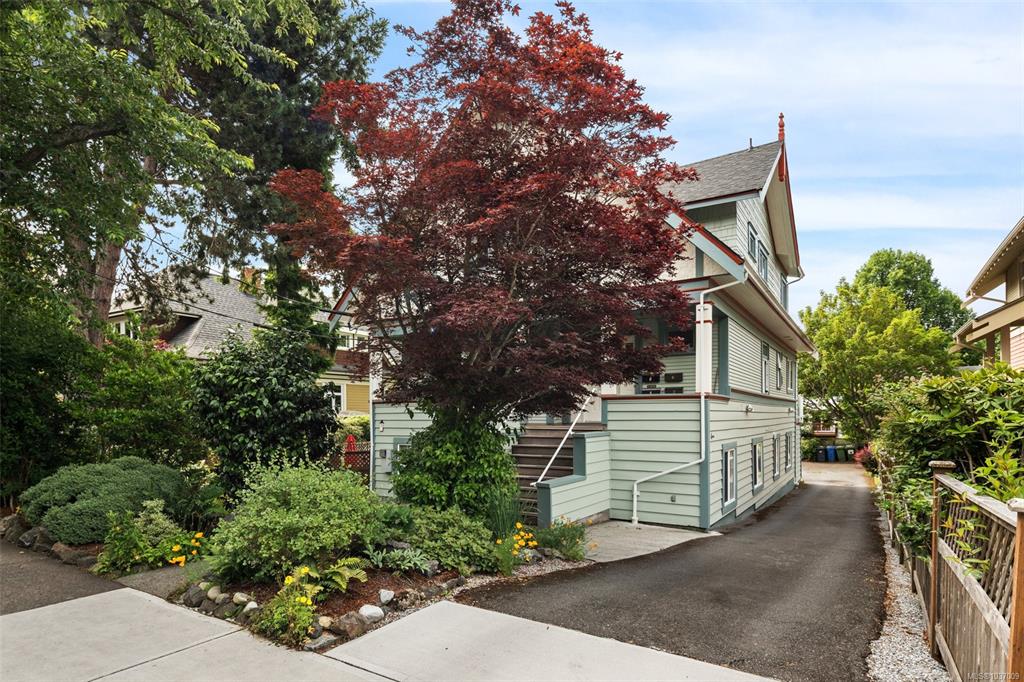 Third View of 1425 Richardson St, Victoria, BC, V9S 1R1