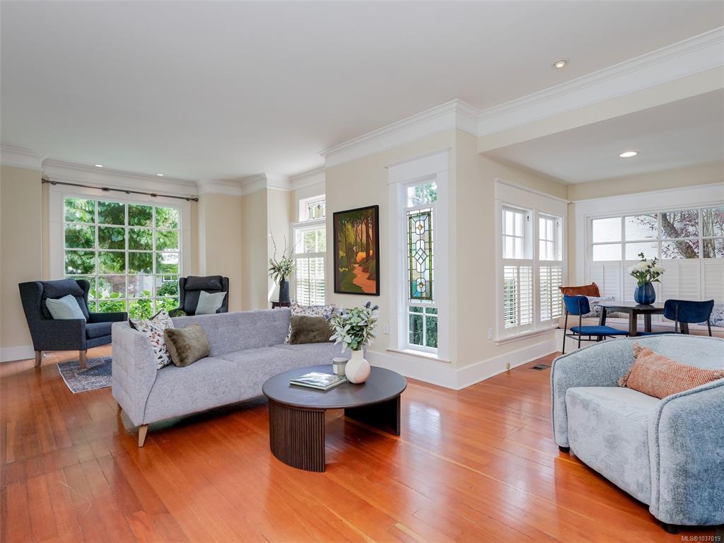 Third View of 972 Wilmer St, Victoria, BC, V8S 4B7