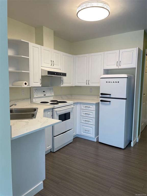 Third View of 1070 Southgate St, Minton House, Victoria, BC, V8V 2Z2