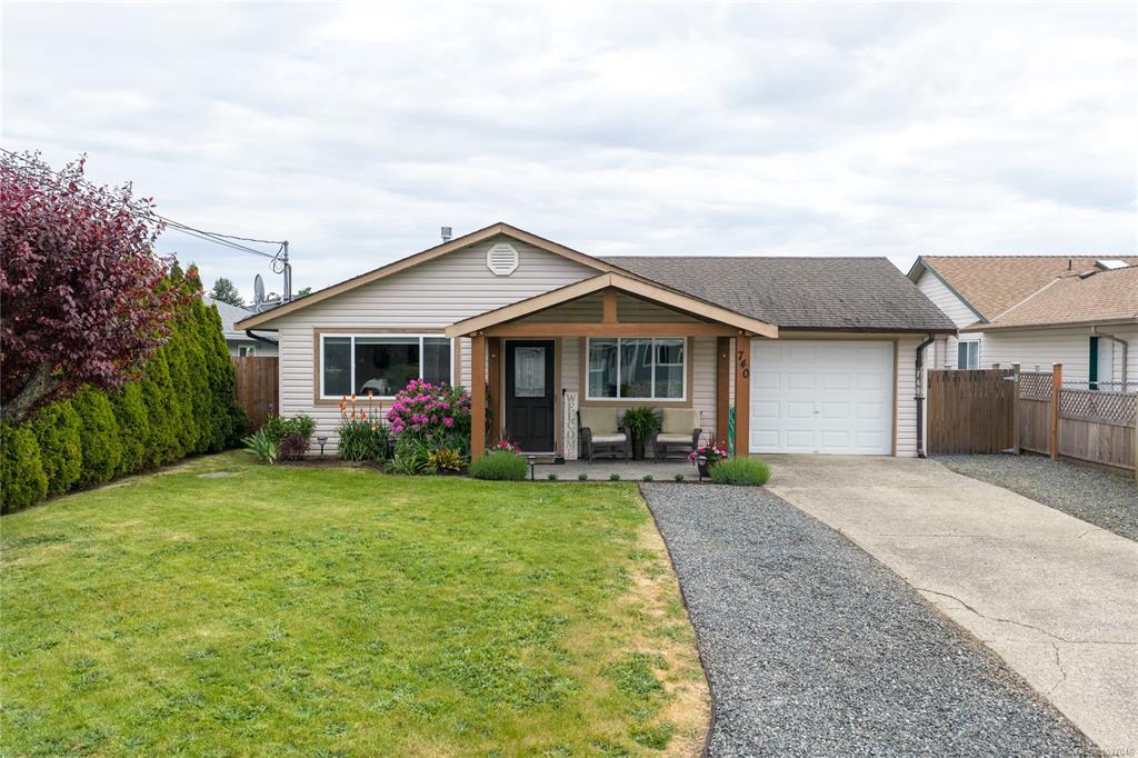 Third View of 740 Phillips St, Parksville, BC, V9P 1A7