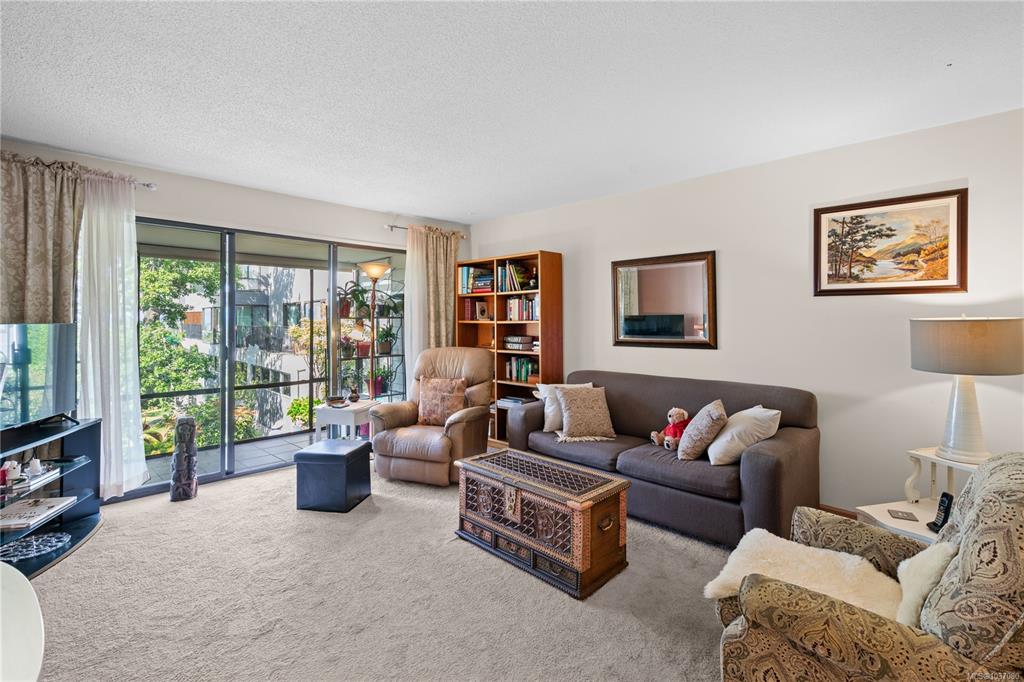 Fourth View of 1433 Faircliff Lane, Faircliff Manor, Victoria, BC, V8S 3J6