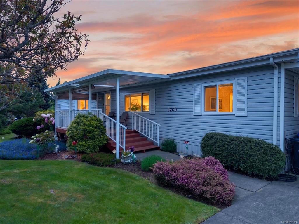 2200 Stadacona Dr, 1037086, BC,