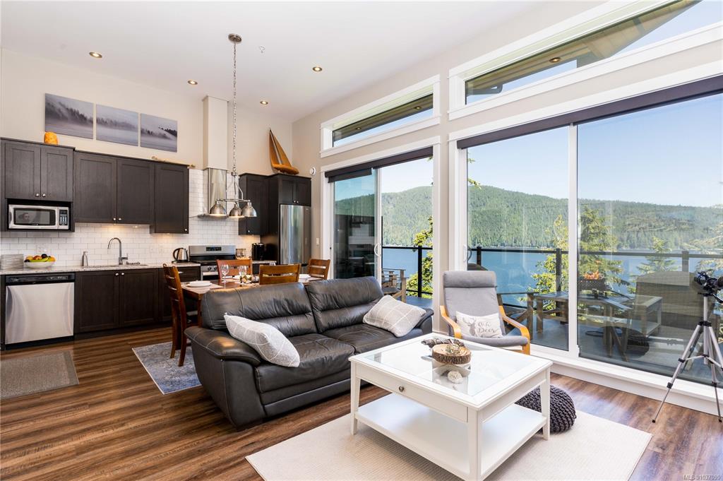 6596 Baird Rd, 1037090, BC,