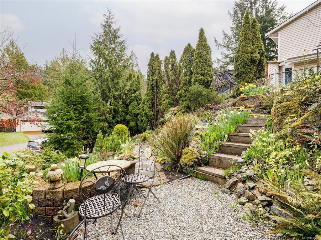 Third View of 6781 Amwell Dr, Central Saanich, BC, V8M 1A1