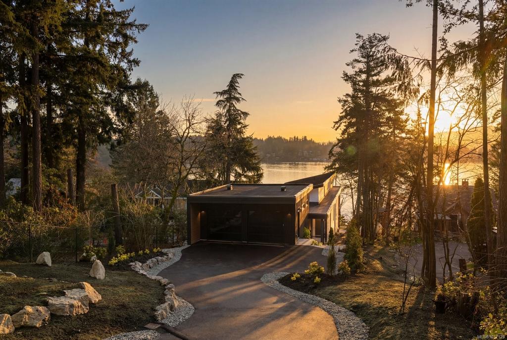 Third View of 11392 Chalet Rd, North Saanich, BC, V8L 5L9