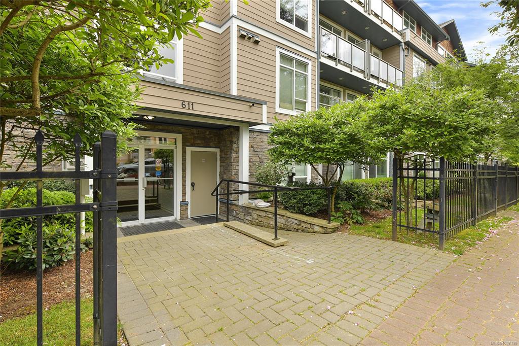 611 Goldstream Ave, 1037139, BC,