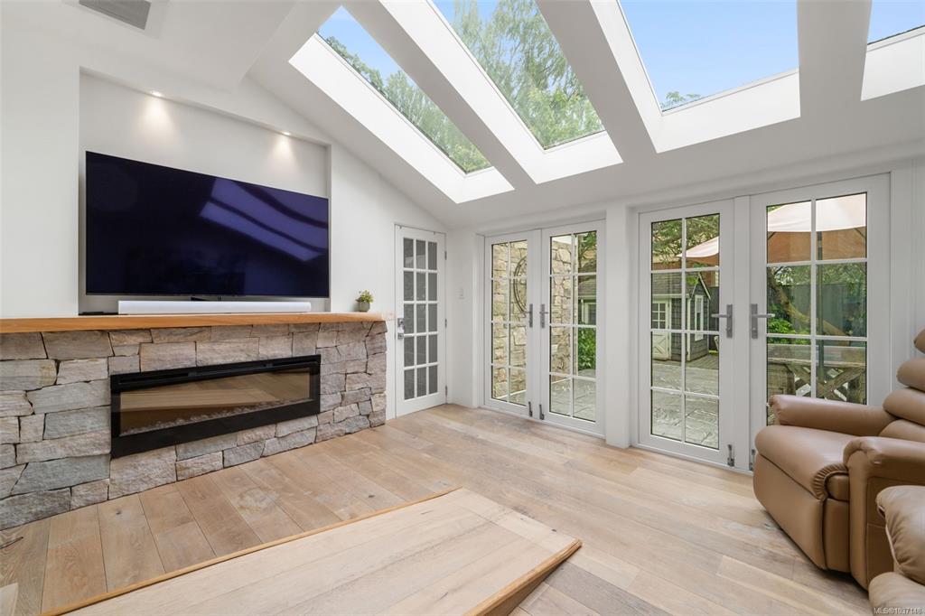 Fifth View of 1145 Meares St, Victoria, BC, V8V 3J9