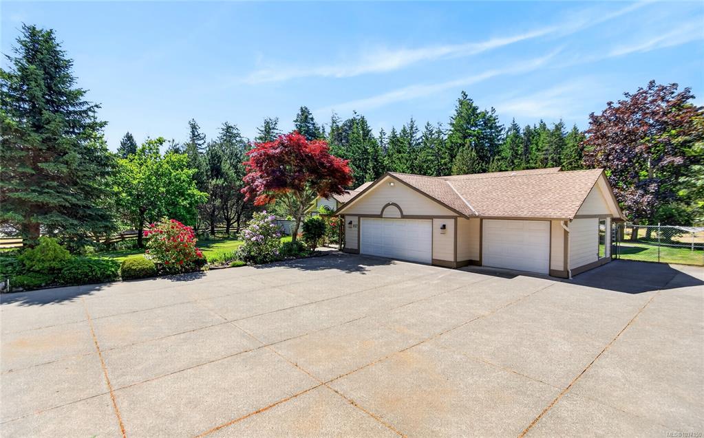 Third View of 657 Sierra Pines Rd, Comox, BC, V9M 3W8