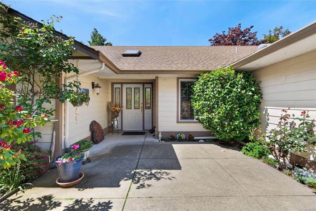 Fifth View of 657 Sierra Pines Rd, Comox, BC, V9M 3W8