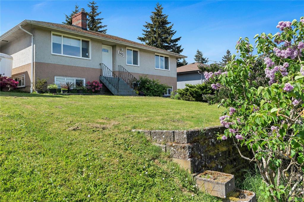 Fifth View of 565 Baker St, Saanich, BC, V8Z 2H6