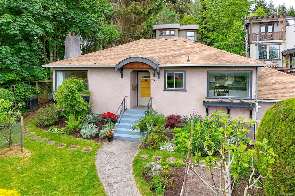 752 Lampson St, 1037180, BC,