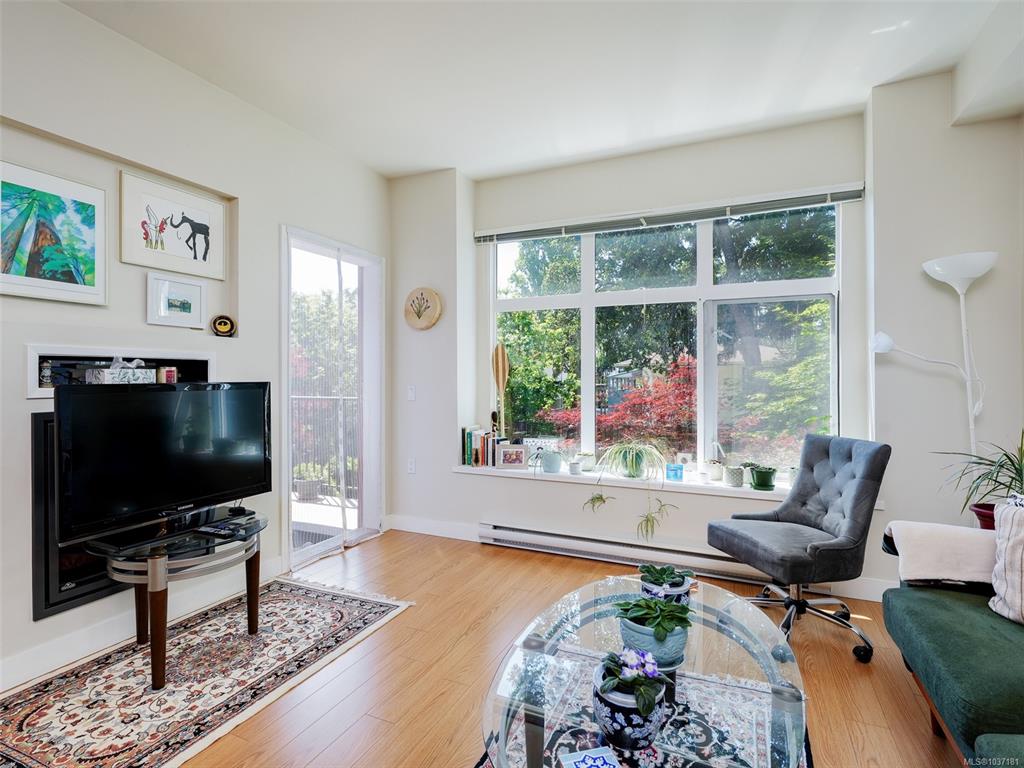 Fourth View of 4030 Borden St, Saanich, BC, V8X 2E9