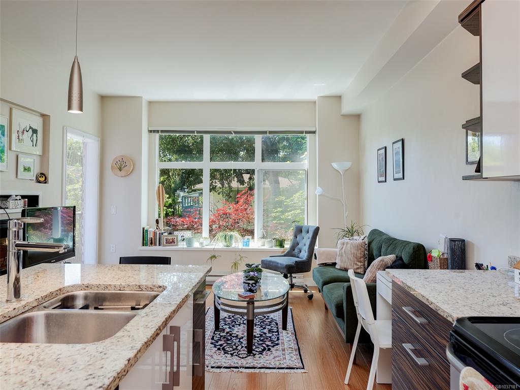 Fifth View of 4030 Borden St, Saanich, BC, V8X 2E9