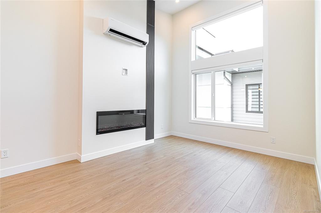 924 Jenkins Ave, 1037183, BC,