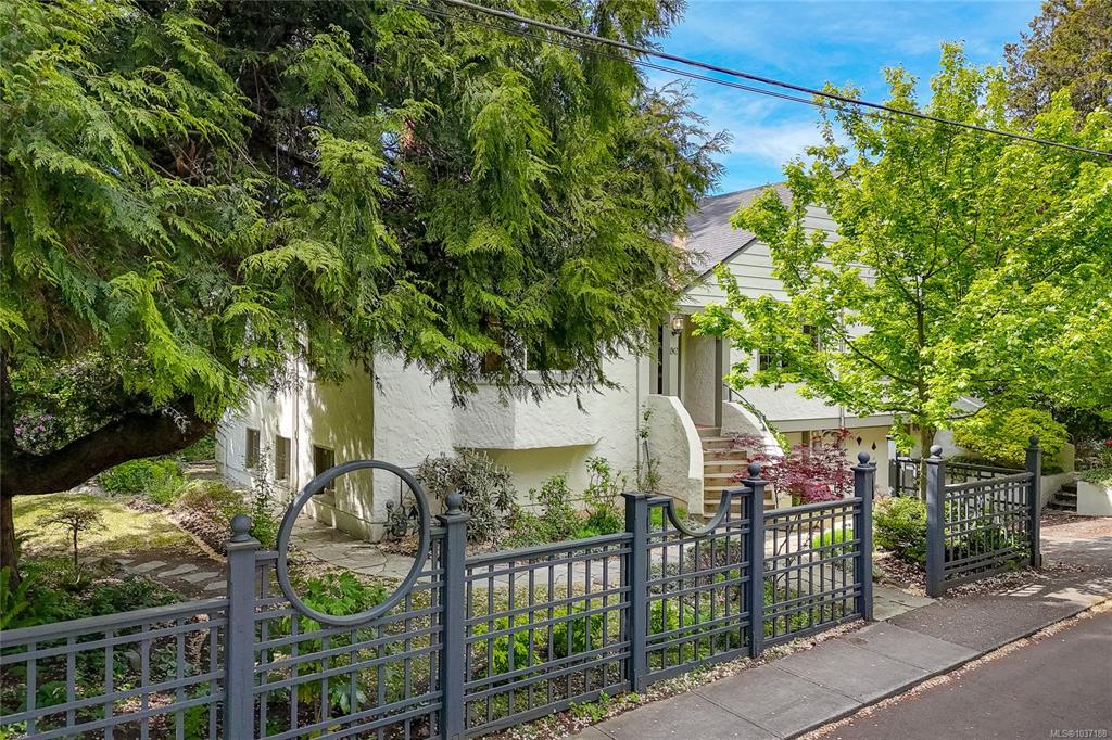 Third View of 812 Langham Crt, Victoria, BC, V8V 4J2