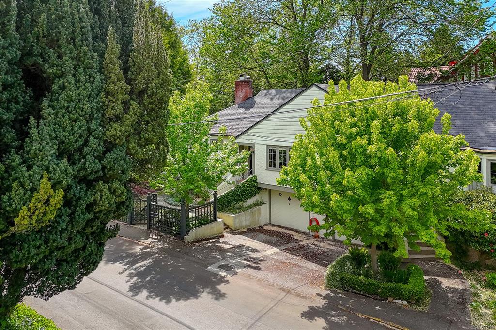 Fourth View of 812 Langham Crt, Victoria, BC, V8V 4J2