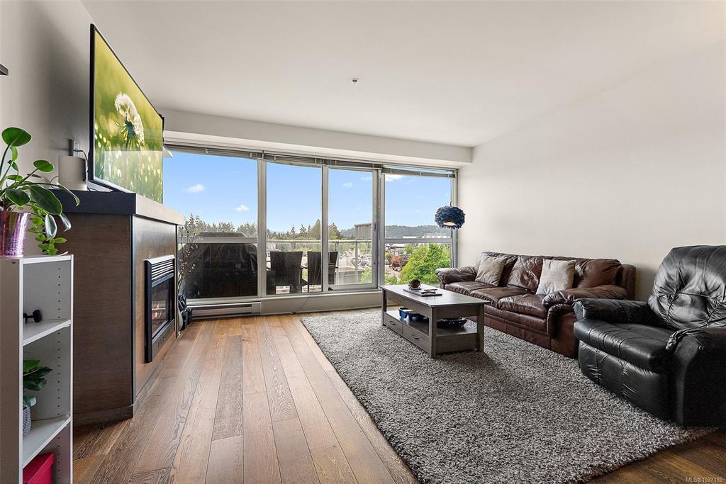 2745 Veterans Memorial Pkwy, 1037189, BC,