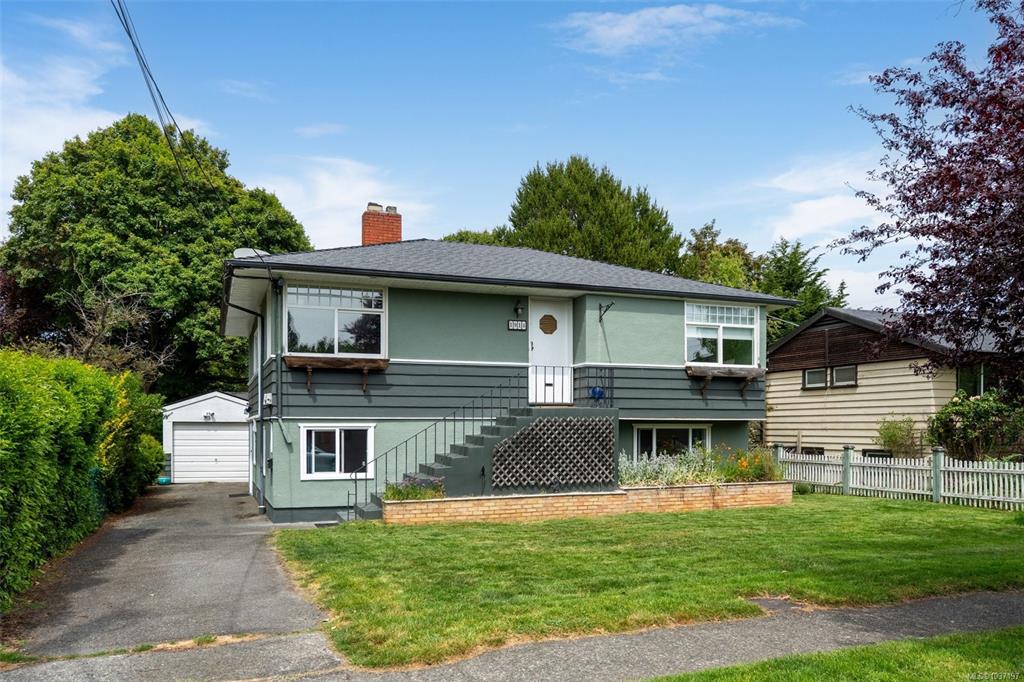 1914 Leighton Rd, 1037197, BC,