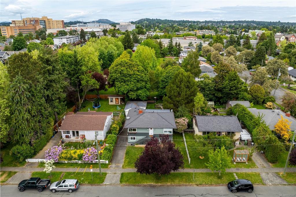 Third View of 1914 Leighton Rd, Victoria, BC, V8R 1N4