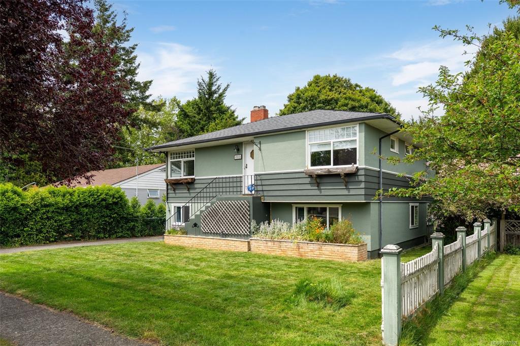 Fourth View of 1914 Leighton Rd, Victoria, BC, V8R 1N4