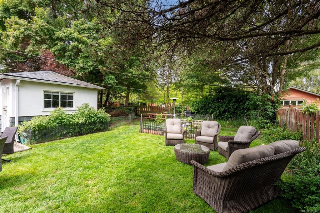 Fifth View of 1914 Leighton Rd, Victoria, BC, V8R 1N4