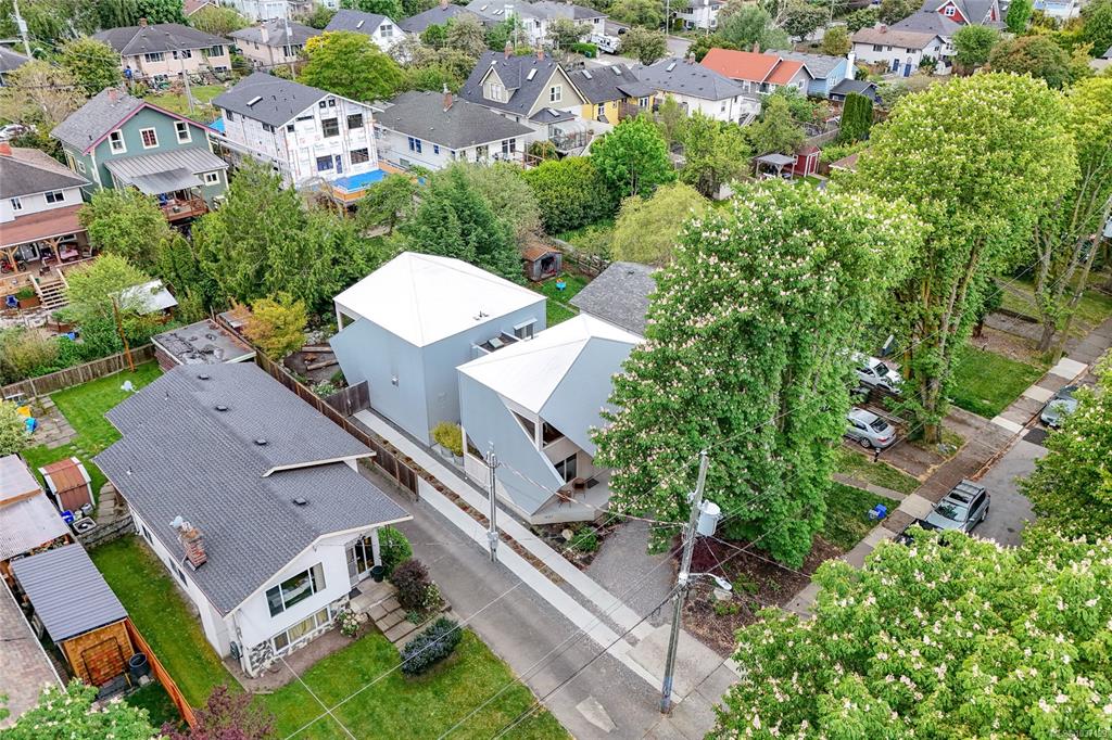 Fourth View of 1427 Walnut St, Victoria, BC, V8R 1Y7