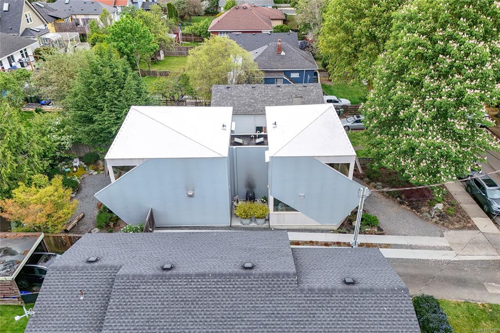 Fifth View of 1427 Walnut St, Victoria, BC, V8R 1Y7