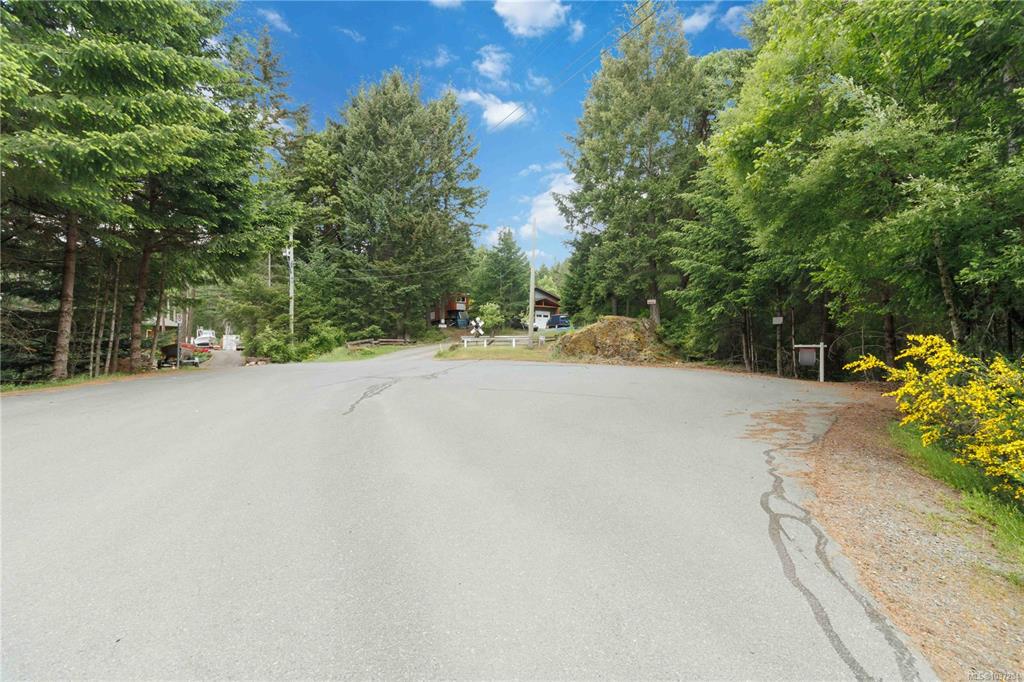 Third View of 724 Emma Dixon Rd, Highlands, BC, V9B 6J3