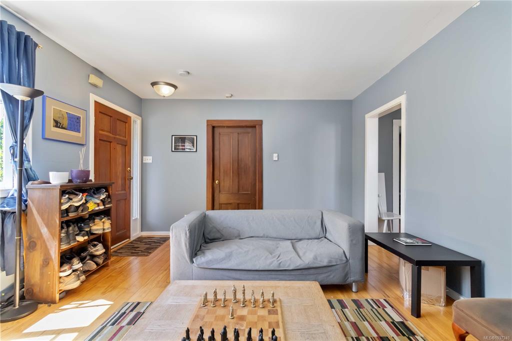 Fourth View of 1334 Pembroke St, Victoria, BC, V8R 1V4