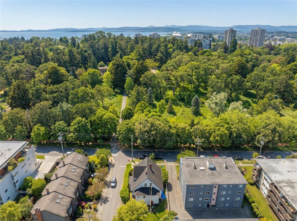 Fourth View of 980 Heywood Ave, Victoria, BC, V8V 2Y4
