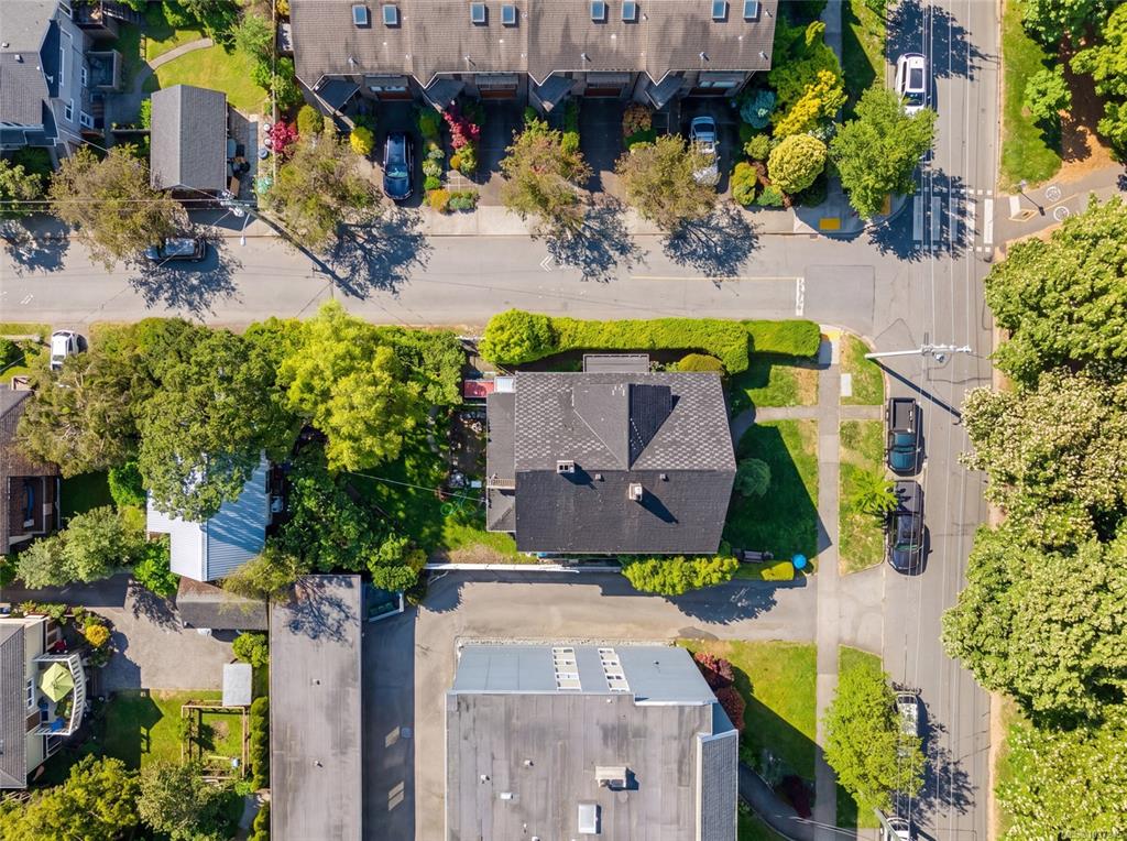 Fifth View of 980 Heywood Ave, Victoria, BC, V8V 2Y4