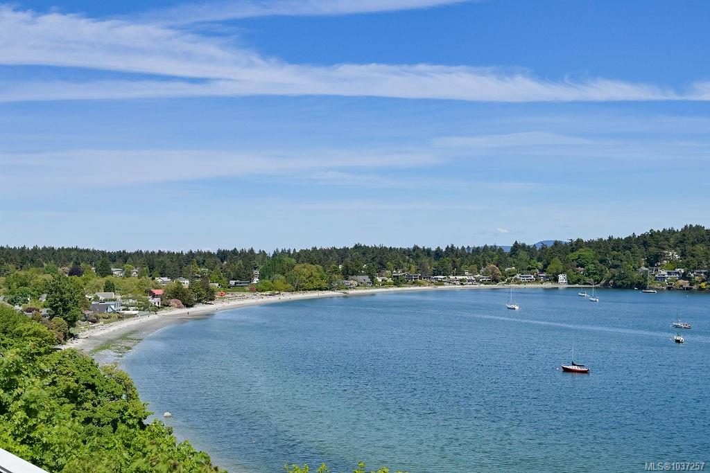 Fifth View of 3565 Beach Dr, Oak Bay, BC, V8R 6M6